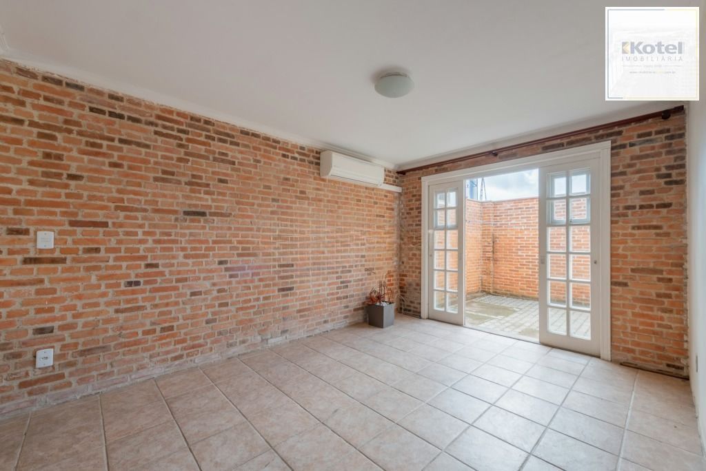Casa com 4 dormitórios, suíte, churrasqueira e 4 vagas