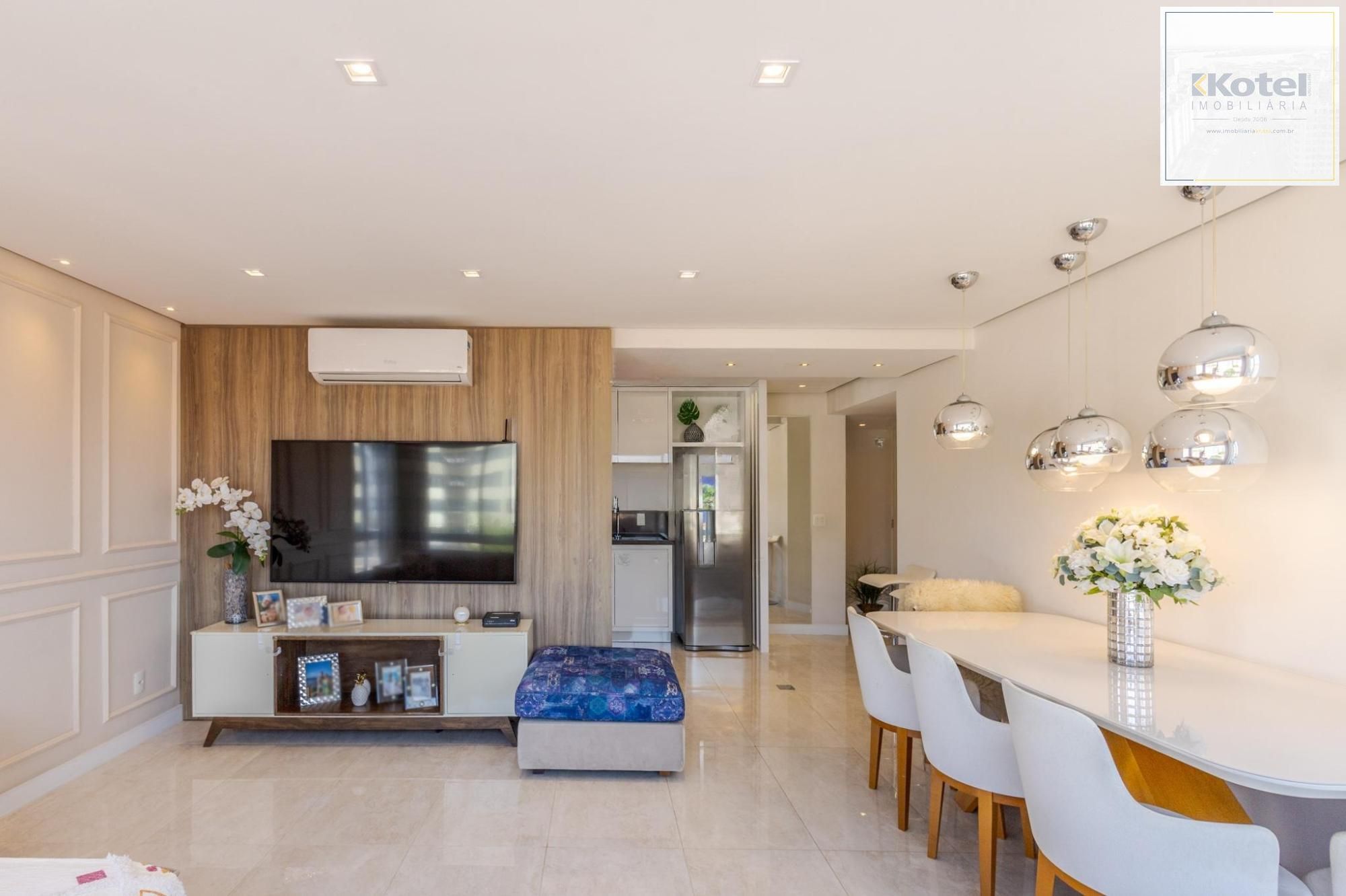 Apartamento reformado e decorado com 3 dormitórios