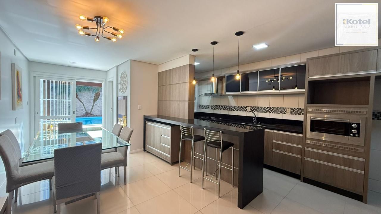 Casa com piscina, 3 suítes, desocupada, Rua Leite de Castro- Jardim Itu Sabará