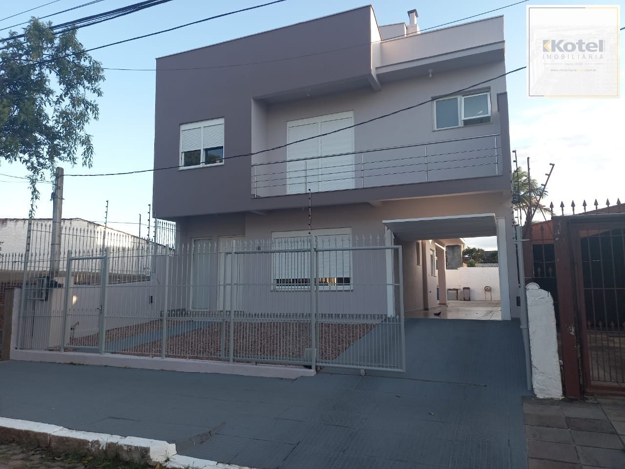 Casa à Venda com 3 Dormitórios, Suíte com Closet e Garagem para 10 Carros — foto 2