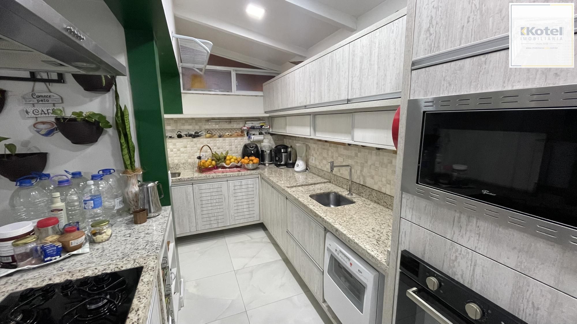 Casa em Condomínio à venda com 3 dormitório, suíte e infra completa.