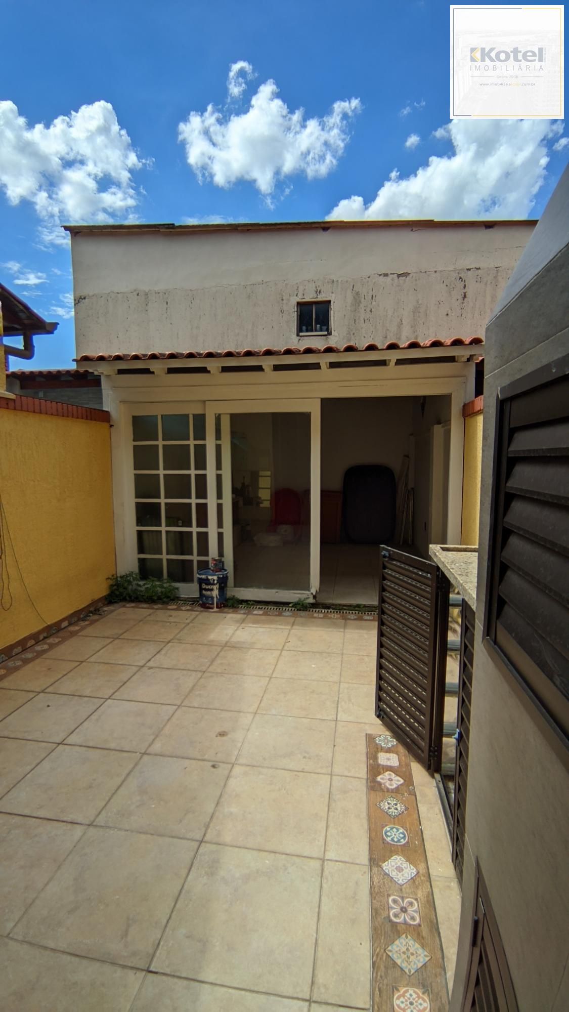Casa de 3 Andares com Pátio e Churrasqueira Próxima ao Bourbon Country