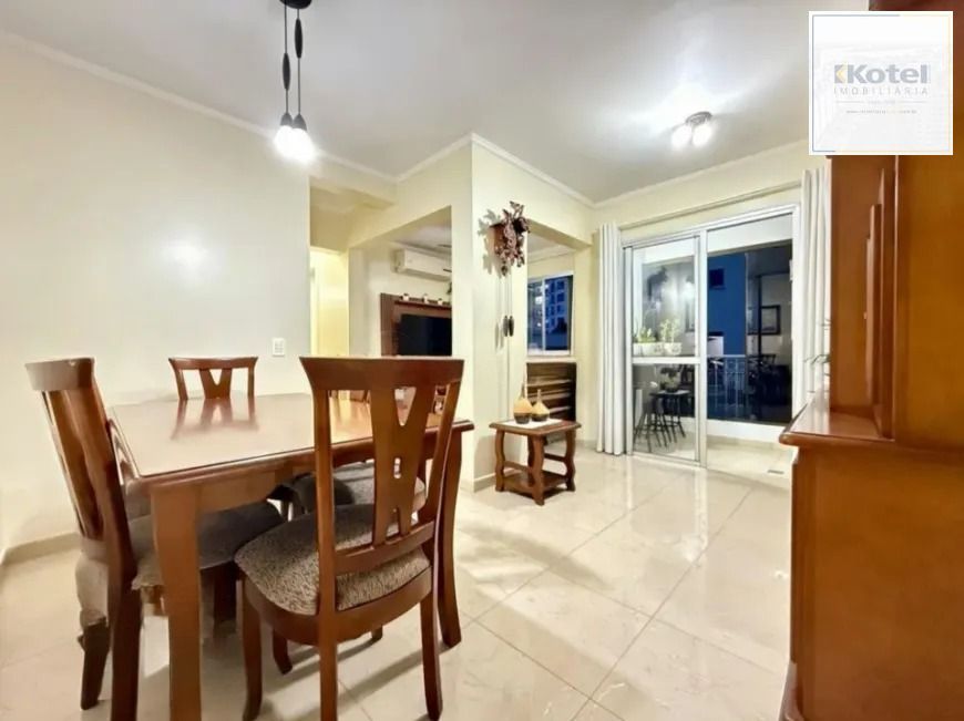 Apartamento com 3 dormitórios, sacada e churrasqueira. — foto 2