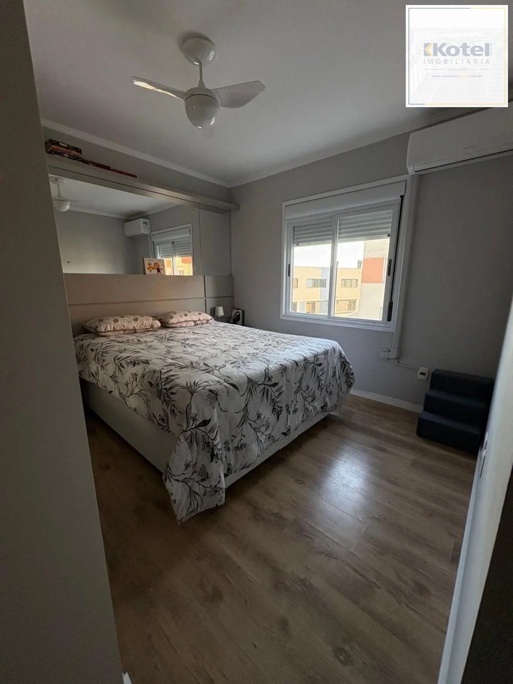Apartamento com 2 dormitórios, suíte, sacada e churrasqueira. — foto 2