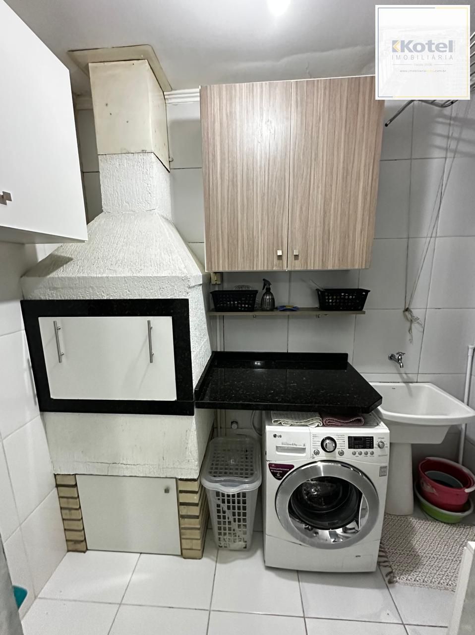 Apartamento 2 Dormitórios com Sacada e Vaga Coberta — foto 4