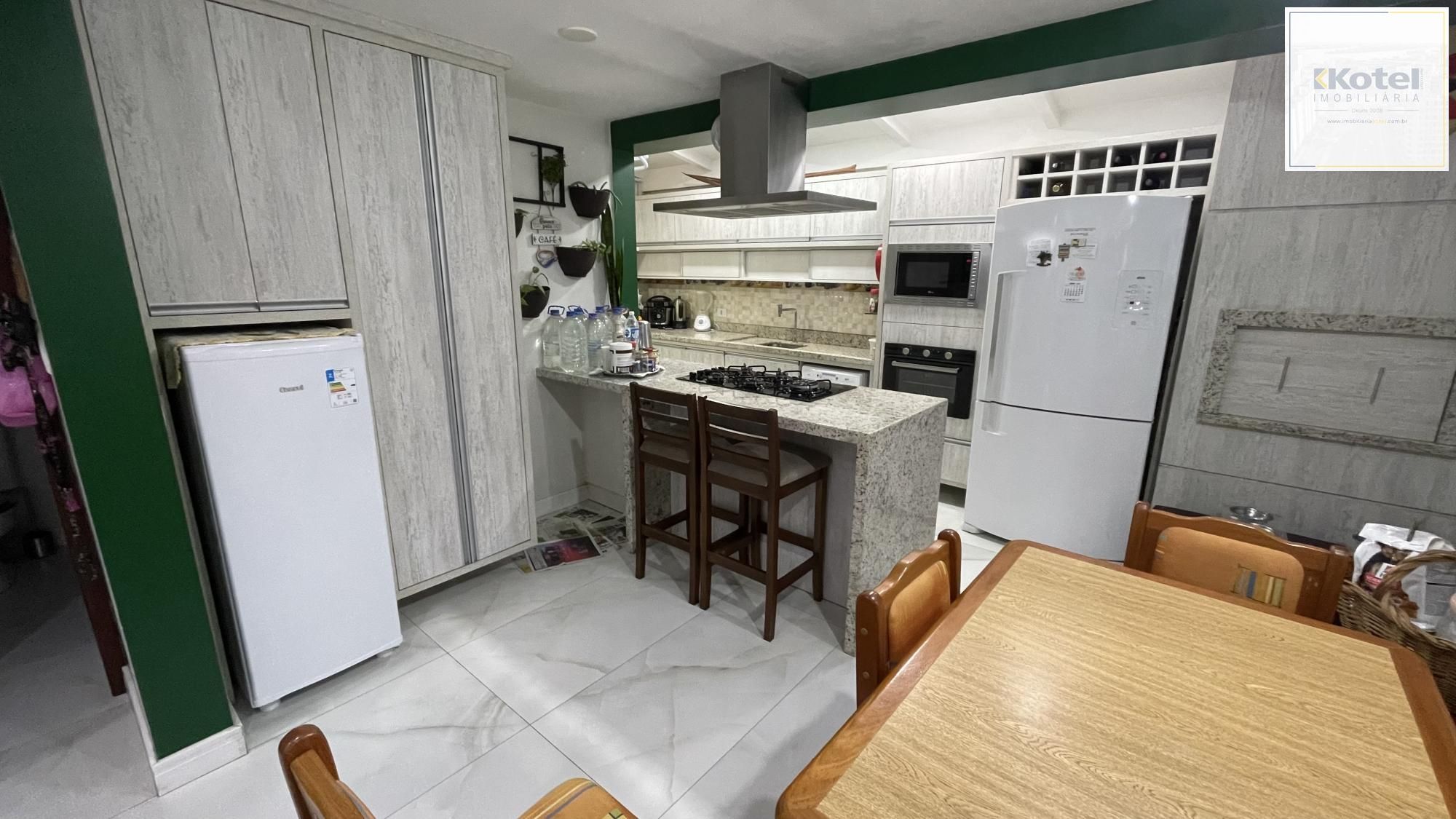 Casa em Condomínio à venda com 3 dormitório, suíte e infra completa.
