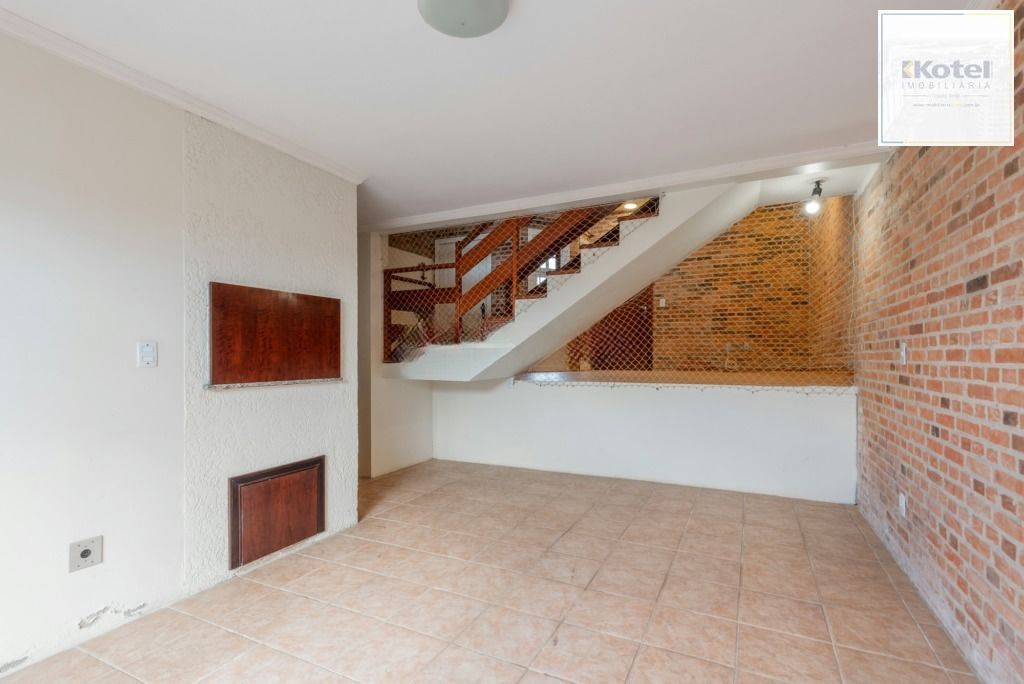 Casa com 4 dormitórios, suíte, churrasqueira e 4 vagas