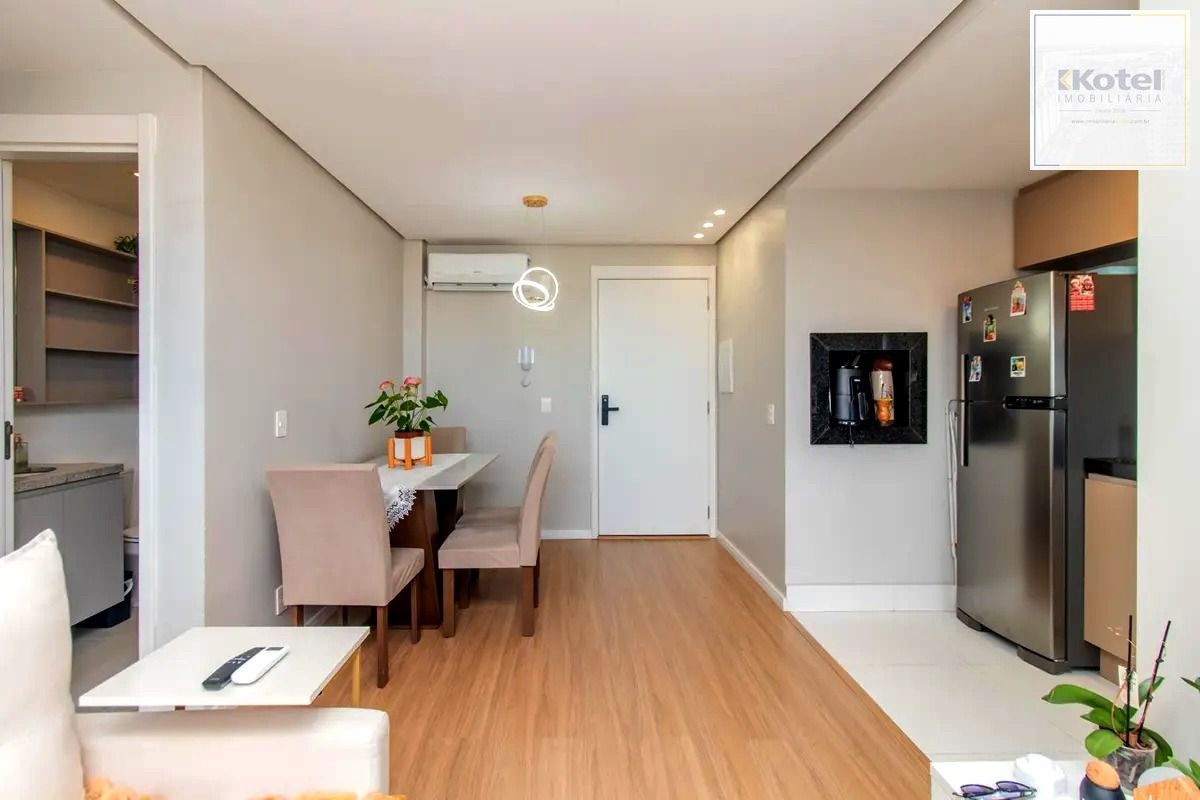 Apartamento, 2 Quartos Semimobiliado, churrasqueira, 1 vaga - Menino Deus