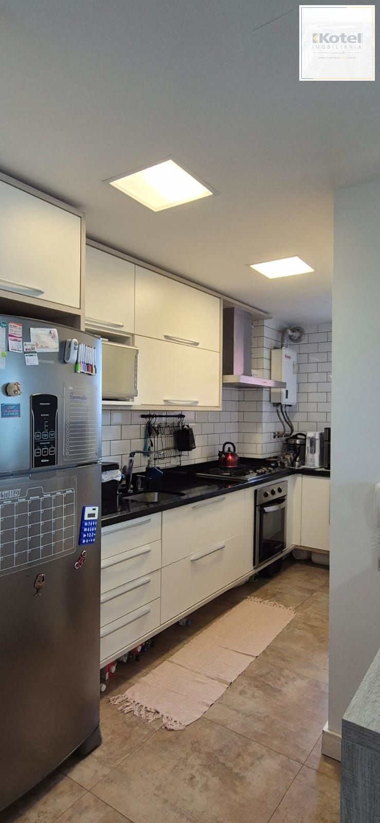 Apartamento Semimobiliado com Living Estendido no Alto Petrópolis