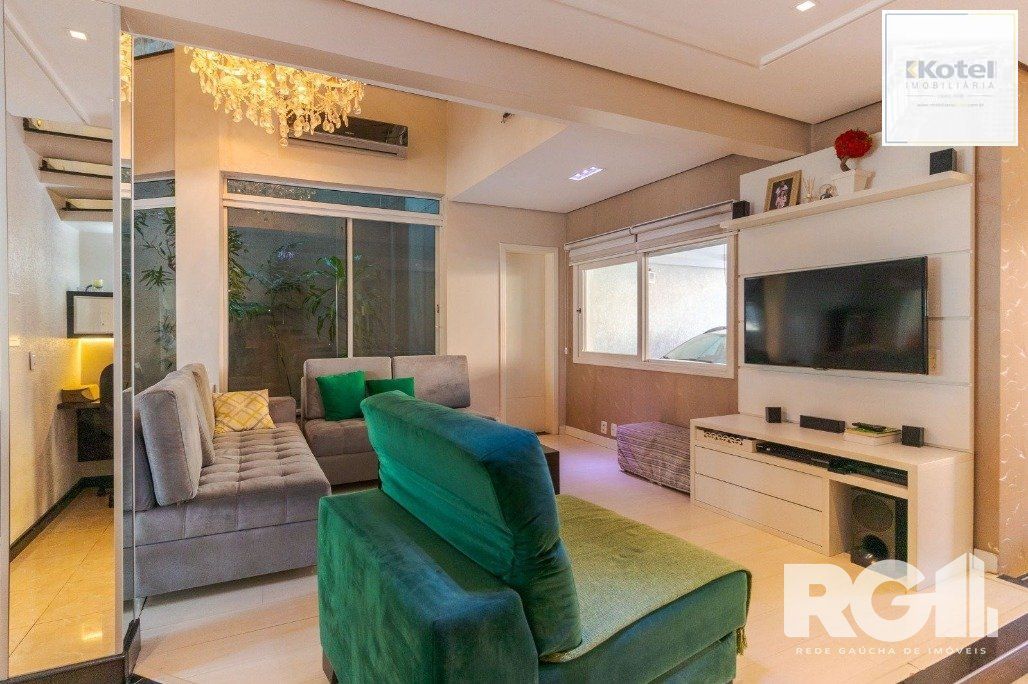 Casa em Condomínio com 3 Suítes, Espaço Gourmet e 5 Vagas de Garagem
