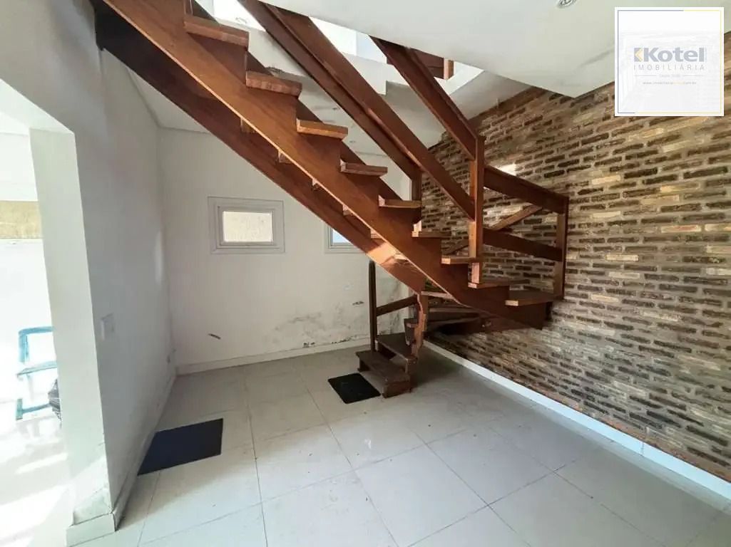 Casa com Vista Privilegiada e 2 Vagas no Jardim Floresta