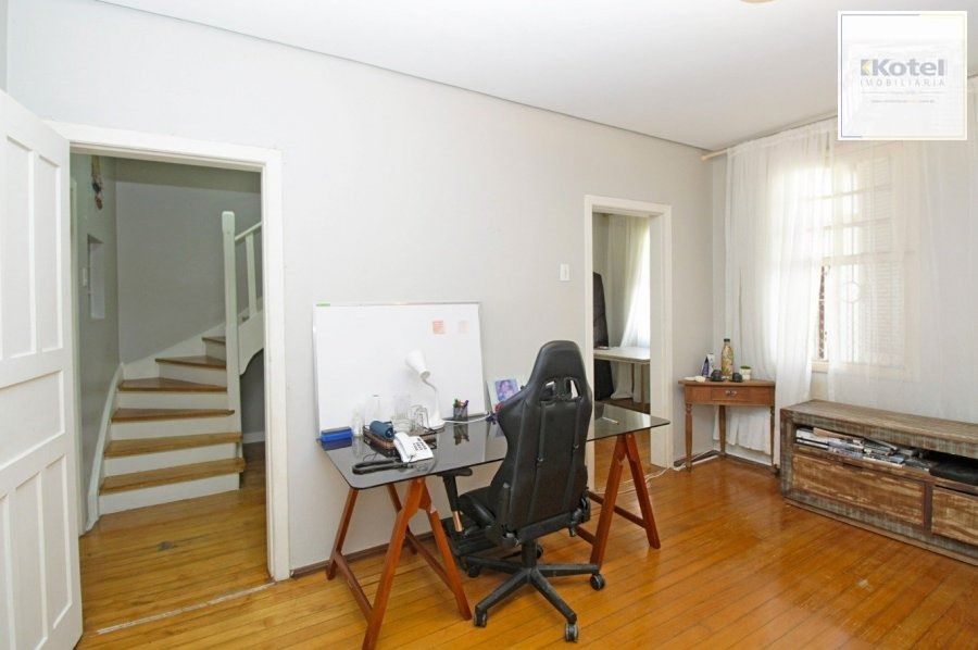 Casa 4 dormitórios, 220m² privativos,  RuaGeneral Couto de Magalhães