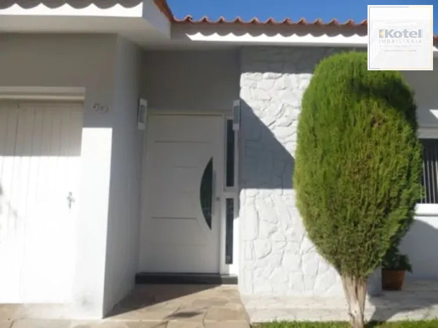 Casa térrea com 3 dormitórios, suíte e 3 vagas.