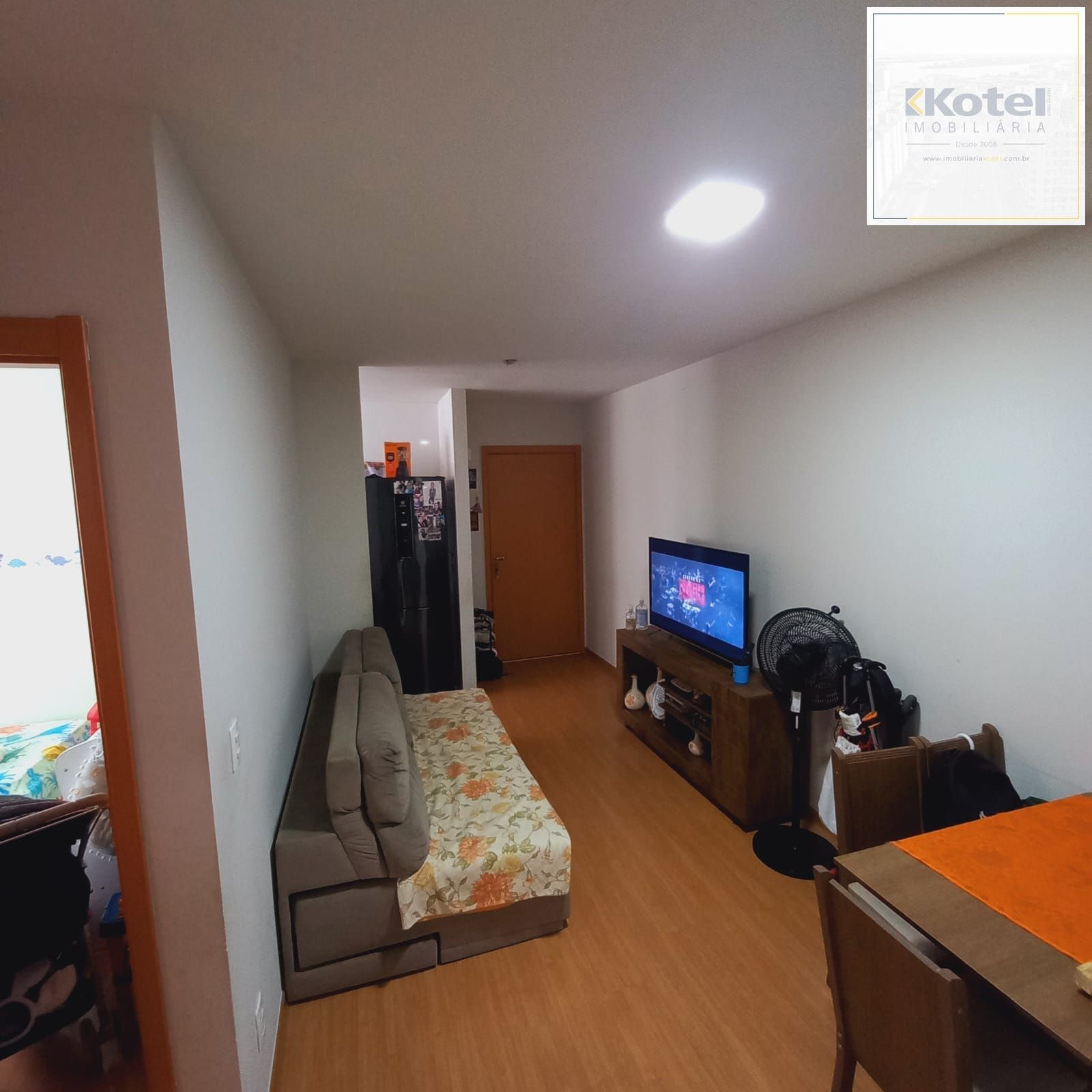 Apartamento 2 Dormitórios, sacada com churrasquieira, 1 vaga  Portaria 24h — foto 2