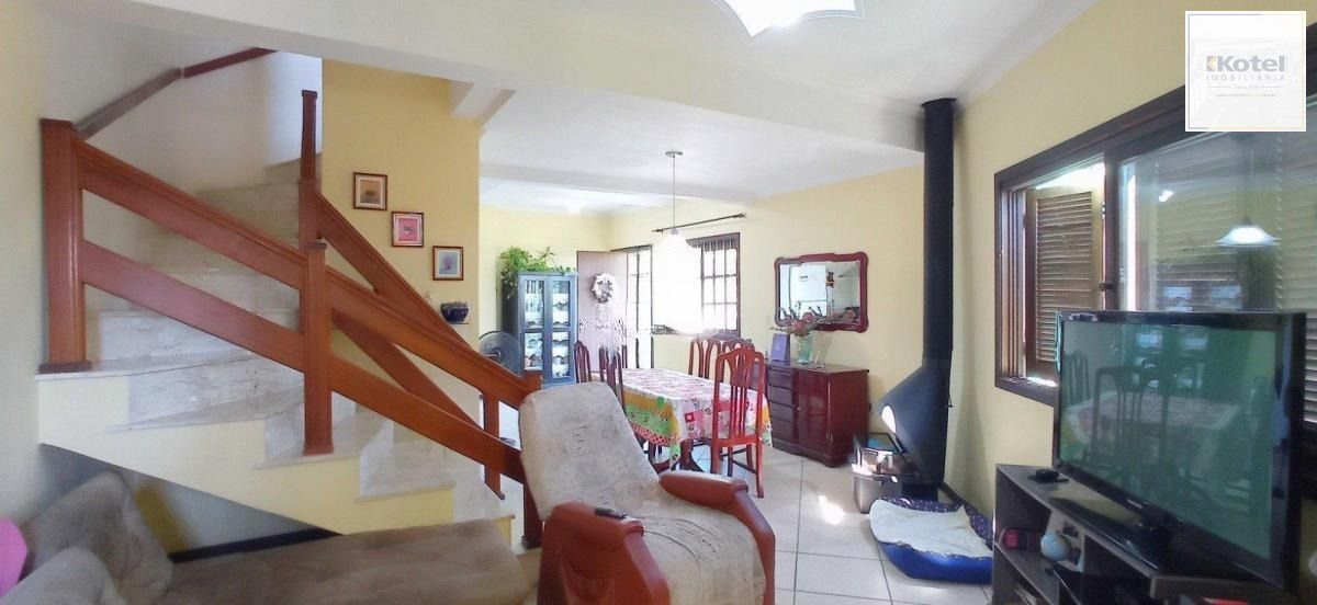 Casa com 4 dormitórios, sótão e amplo pátio próxima ao Hospital Cristo Redentor