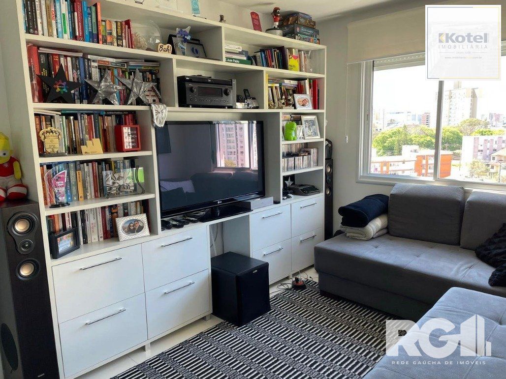 Apartamento à venda com 2 dormitórios transformado em 1 (facilmente reversível), suíte, com  69,04m², 2 vagas de garagem.