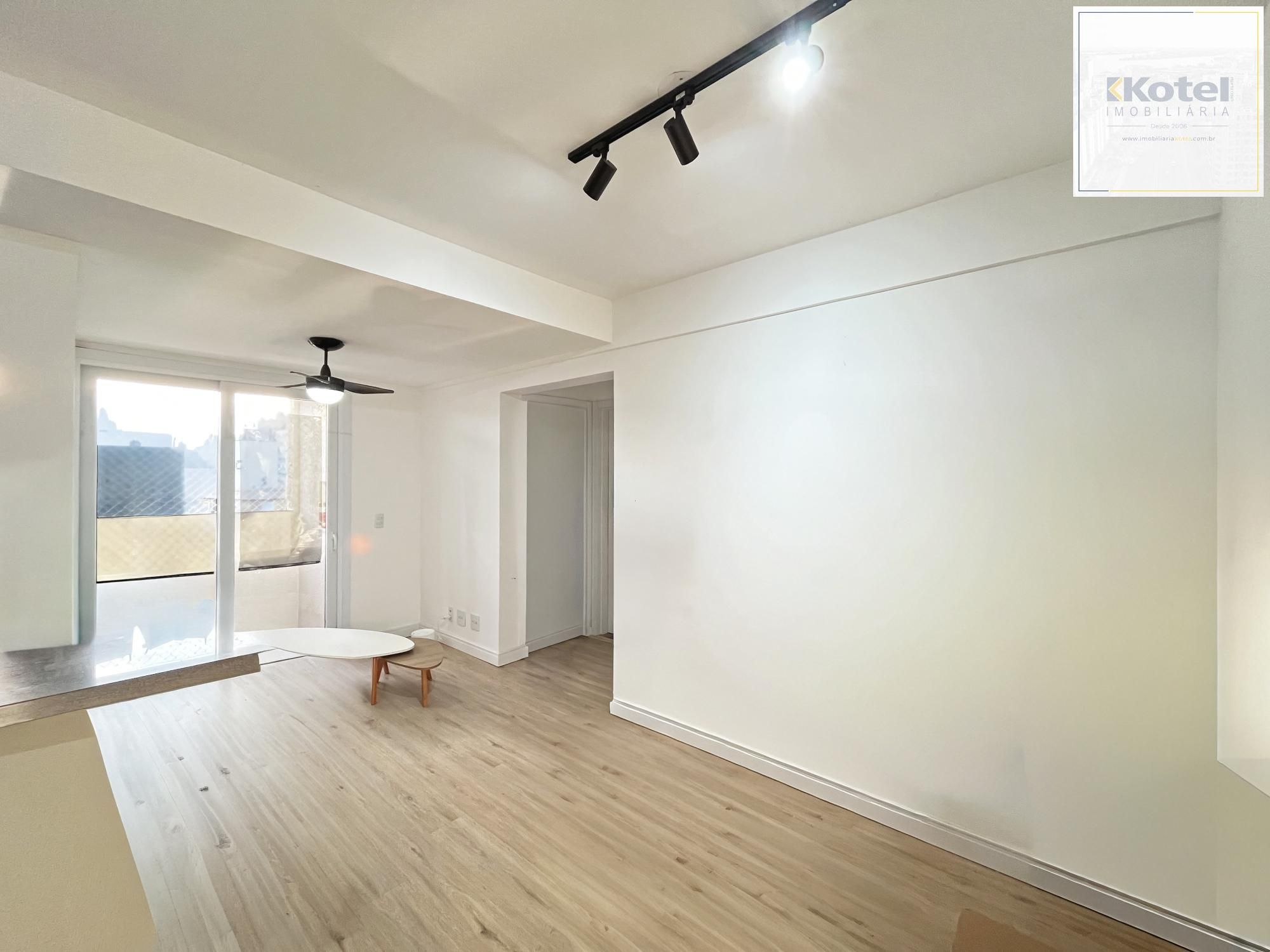 Apartamento de 2 dormitórios, sacada e churrasqueira e vaga coberta. — foto 3
