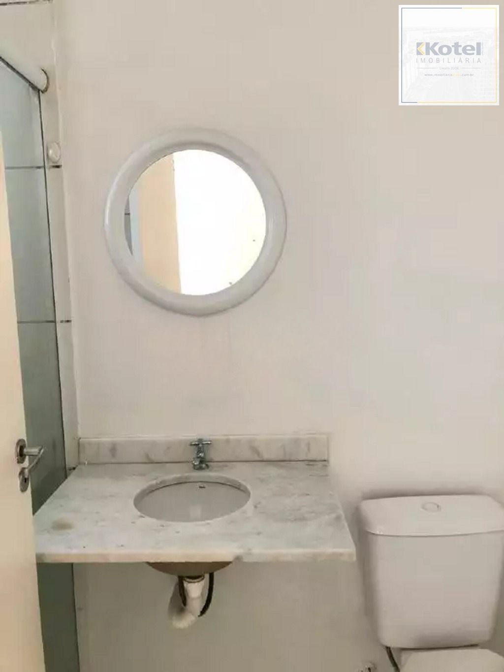 Casa em Condomínio com 2 dormitórios, suíte e 2 vagas, infraestrutura completa.