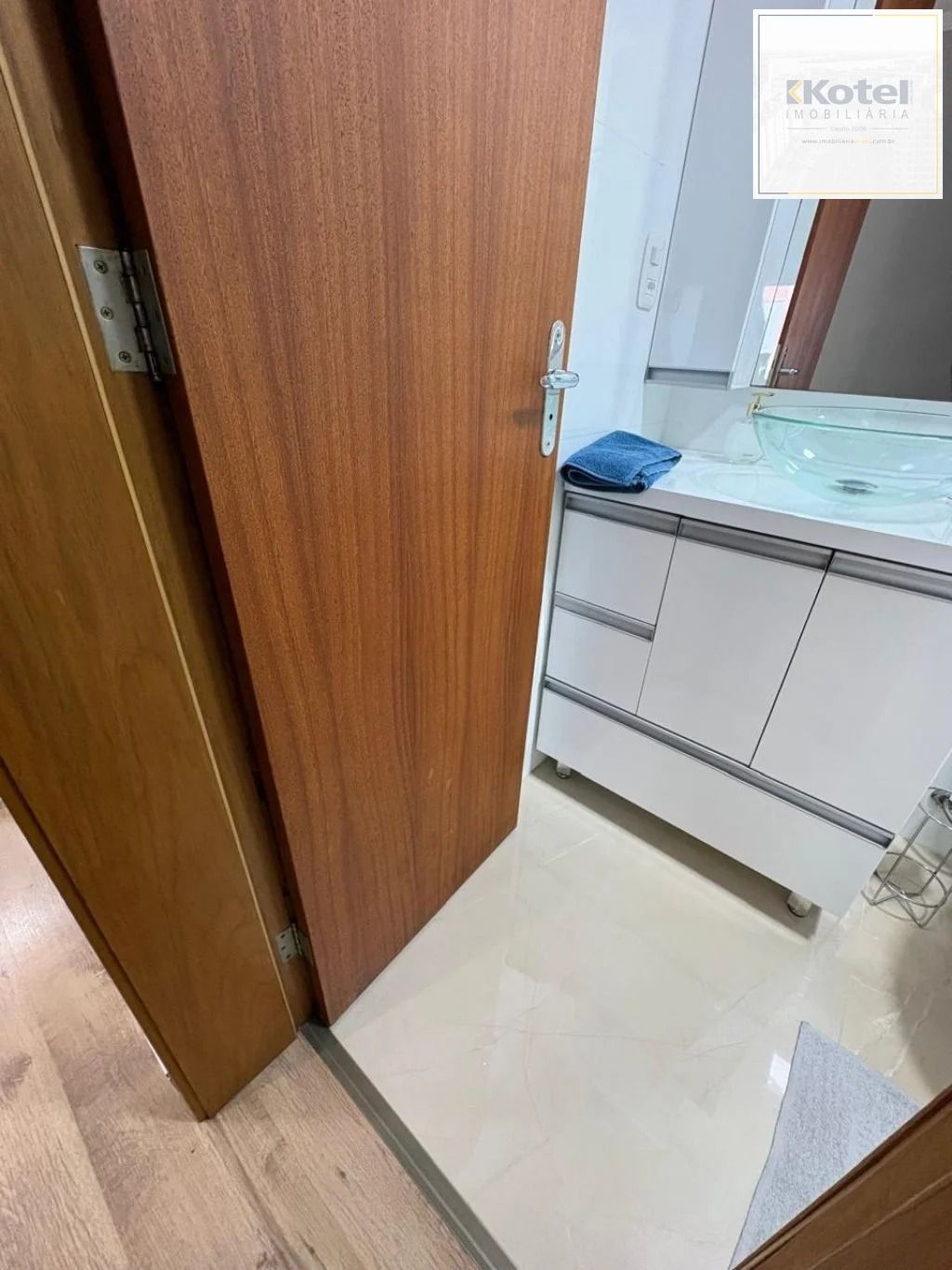 Apartamento com 2 dormitórios, suíte, sacada e churrasqueira. — foto 5