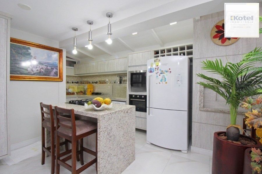 Casa em Condomínio à venda com 3 dormitório, suíte e infra completa.