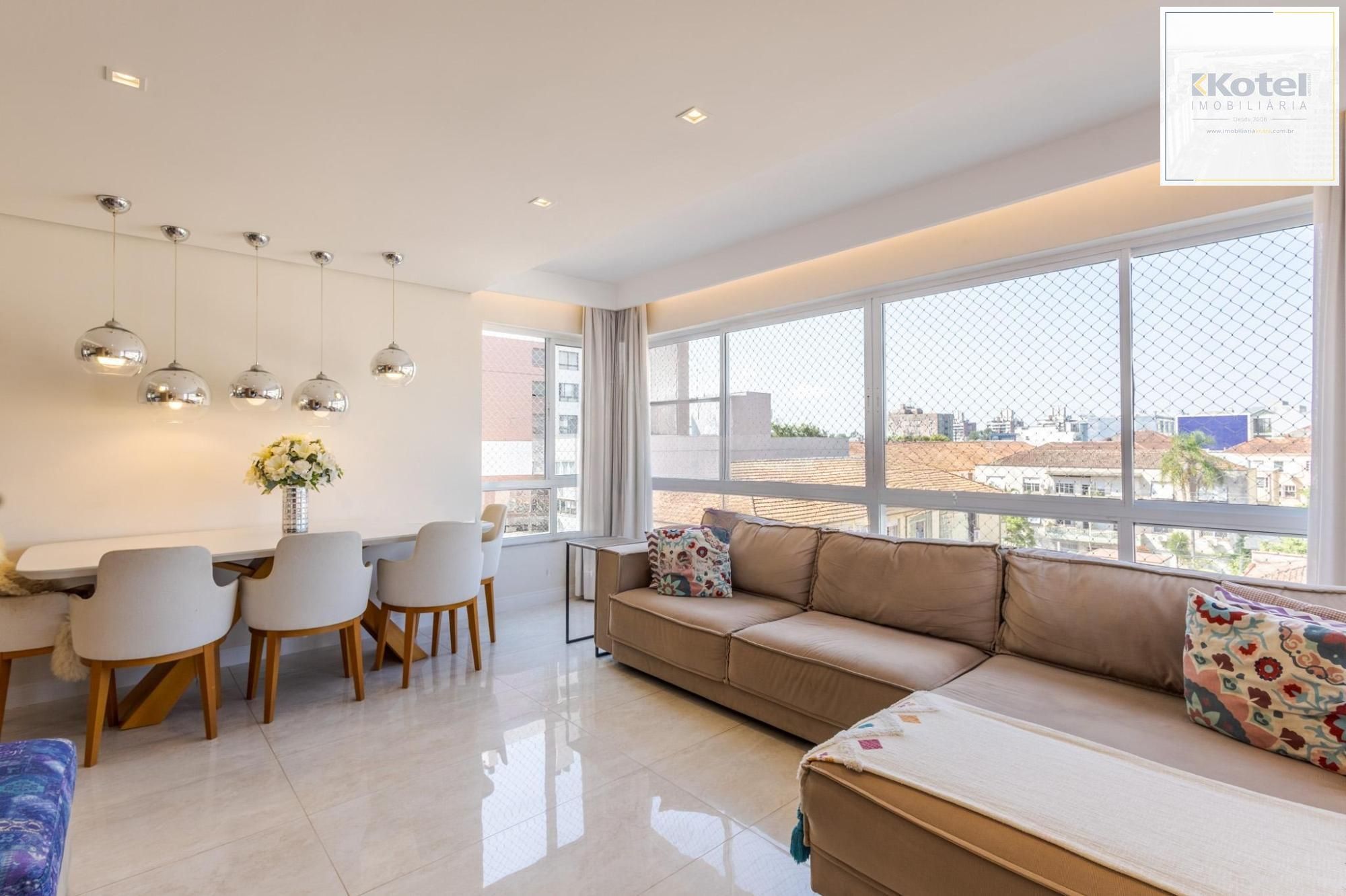 Apartamento reformado e decorado com 3 dormitórios
