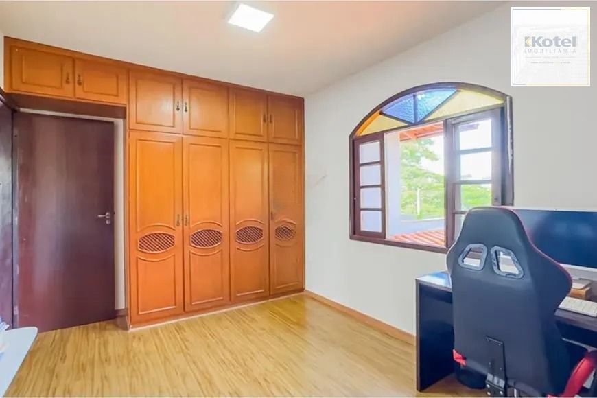 Casa térrea com 4 dormitórios, suíte e 2 vagas. — foto 3