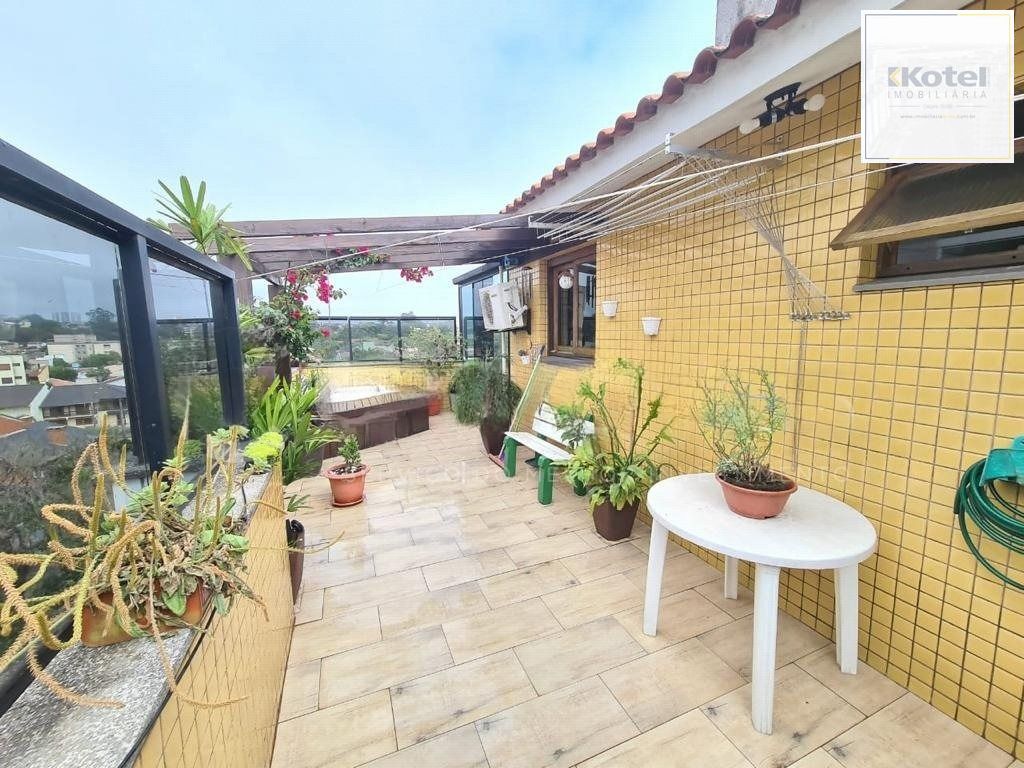 Cobertura com 3 dormitórios, terraço e 4 vagas