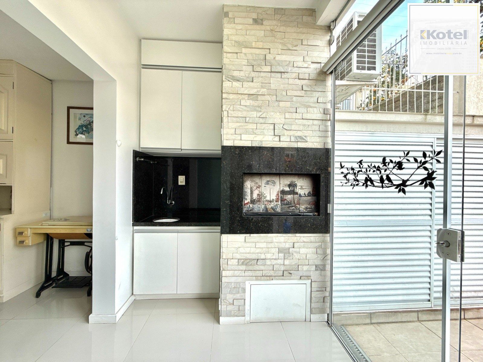 Casa com 3 Suítes e 3 Vagas no Bairro Vila Ipiranga — foto 2
