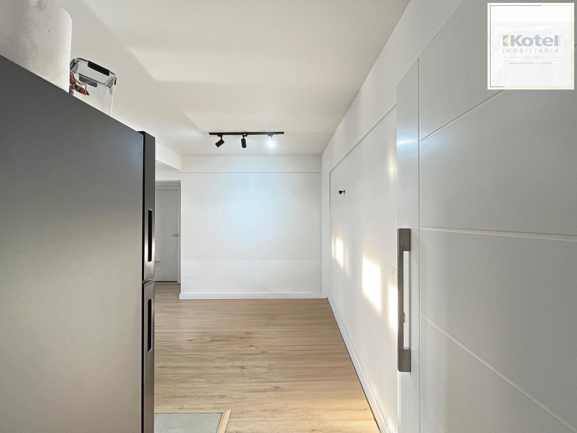 Apartamento de 2 dormitórios, sacada e churrasqueira e vaga coberta. — foto 2