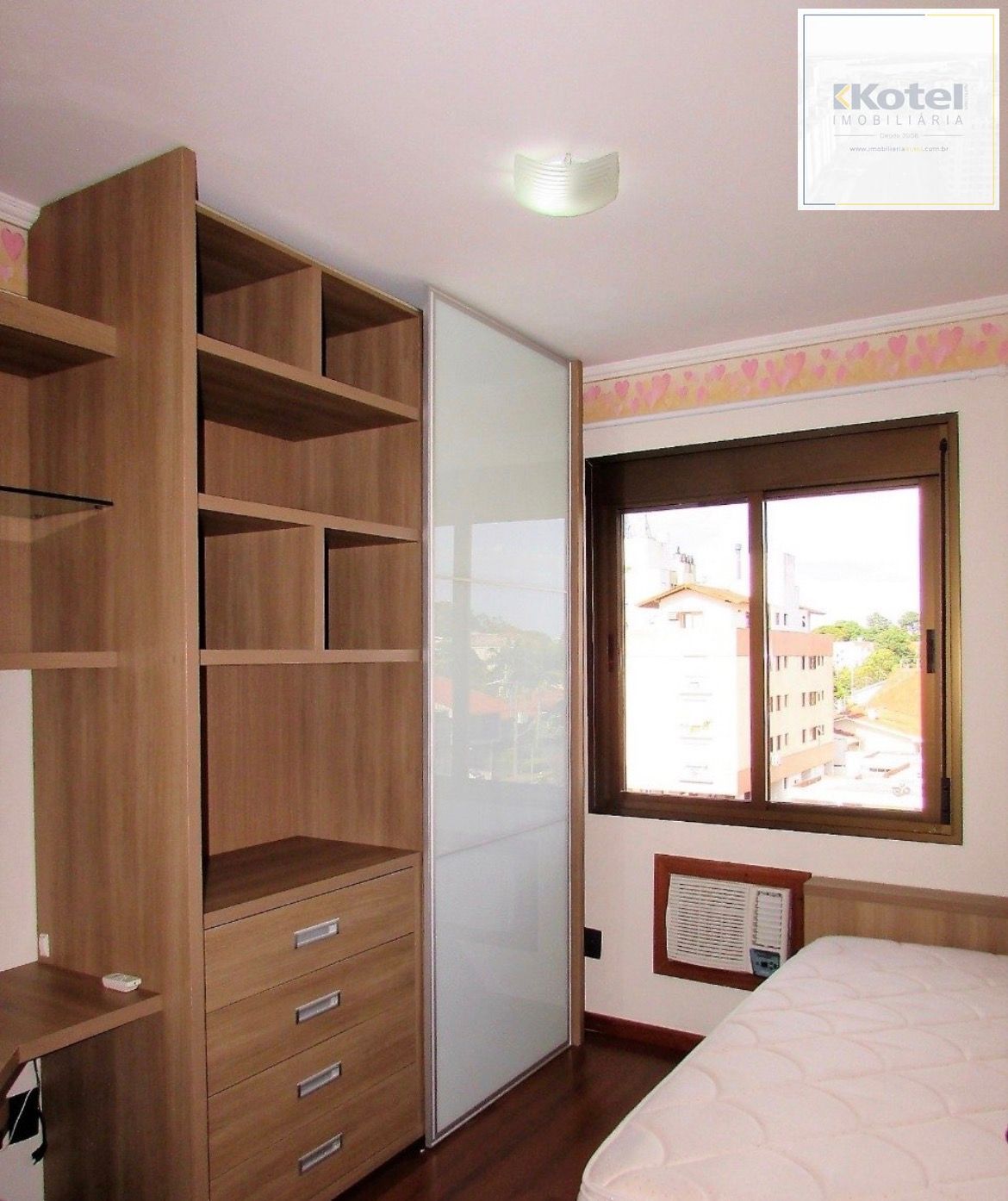Apartamento com 3 dormitórios, suíte sacada e churrasqueira