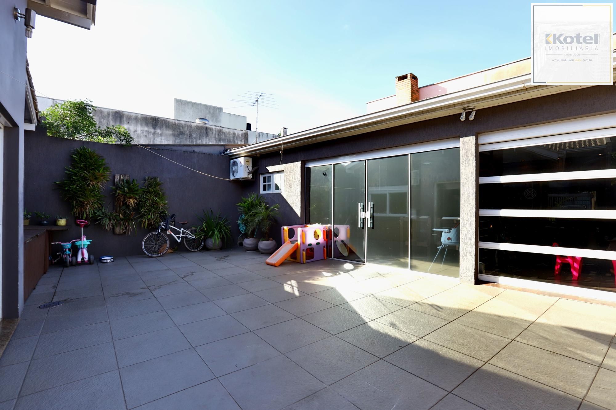 Casa mobiliada com suíte, patio e espaço gourmet completo