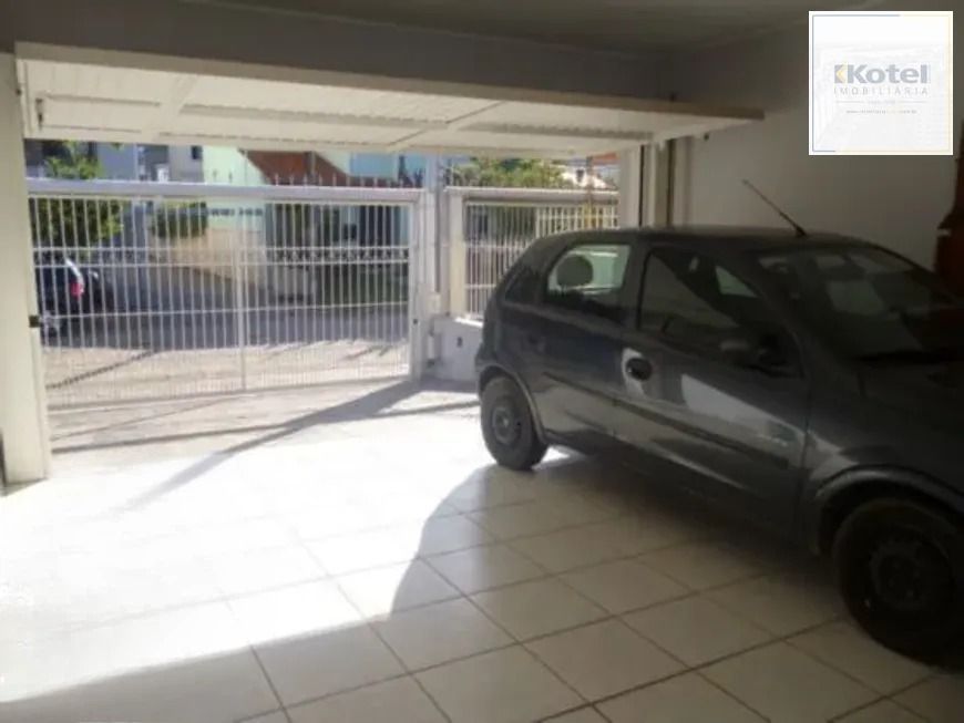 Casa térrea com 3 dormitórios, suíte e 3 vagas.