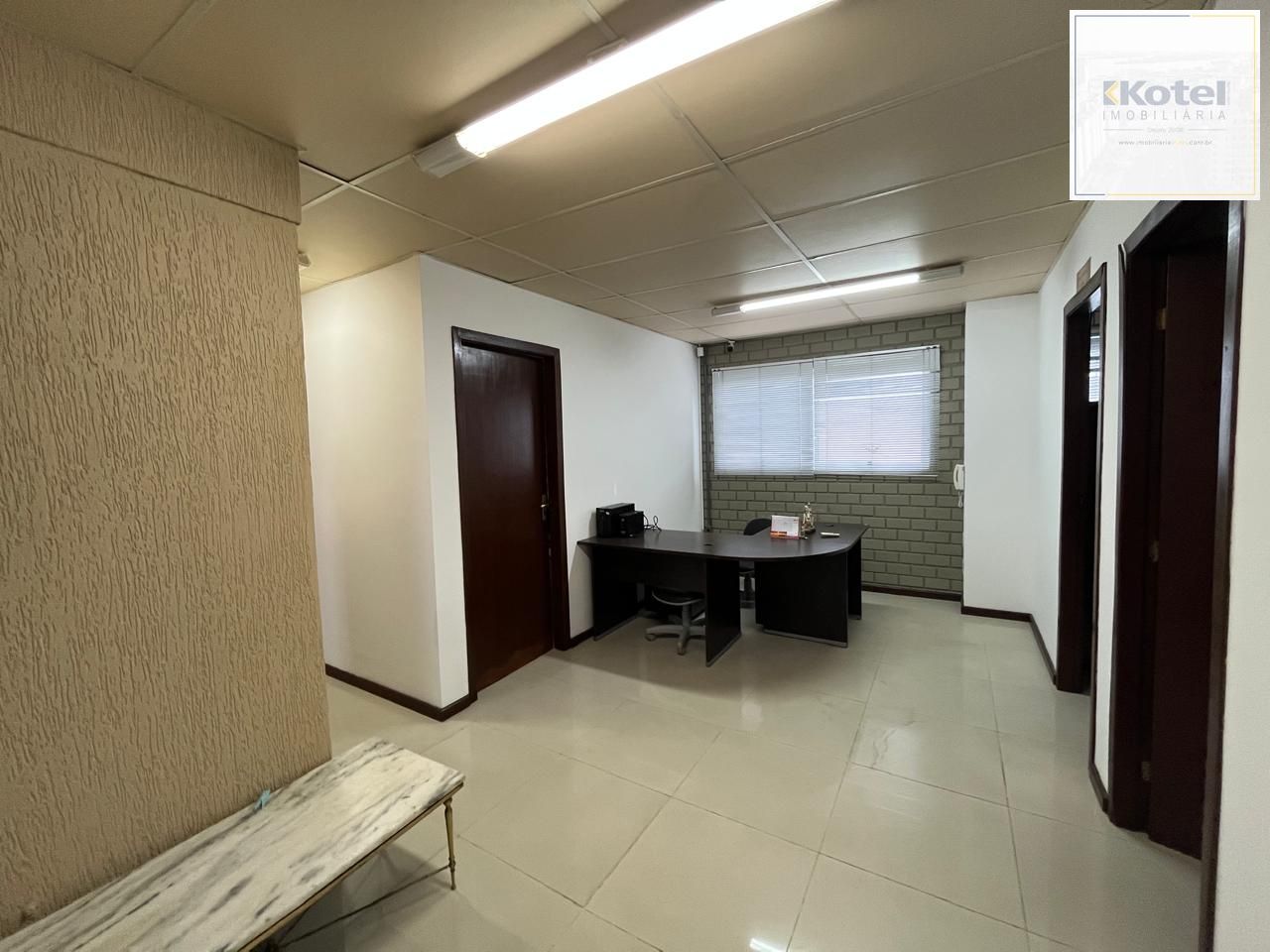 Prédio Comercial à venda com 5 salas, 400m², 6 vagas, Rua Laudelino Freire no bairro Sarandi em Porto Alegre