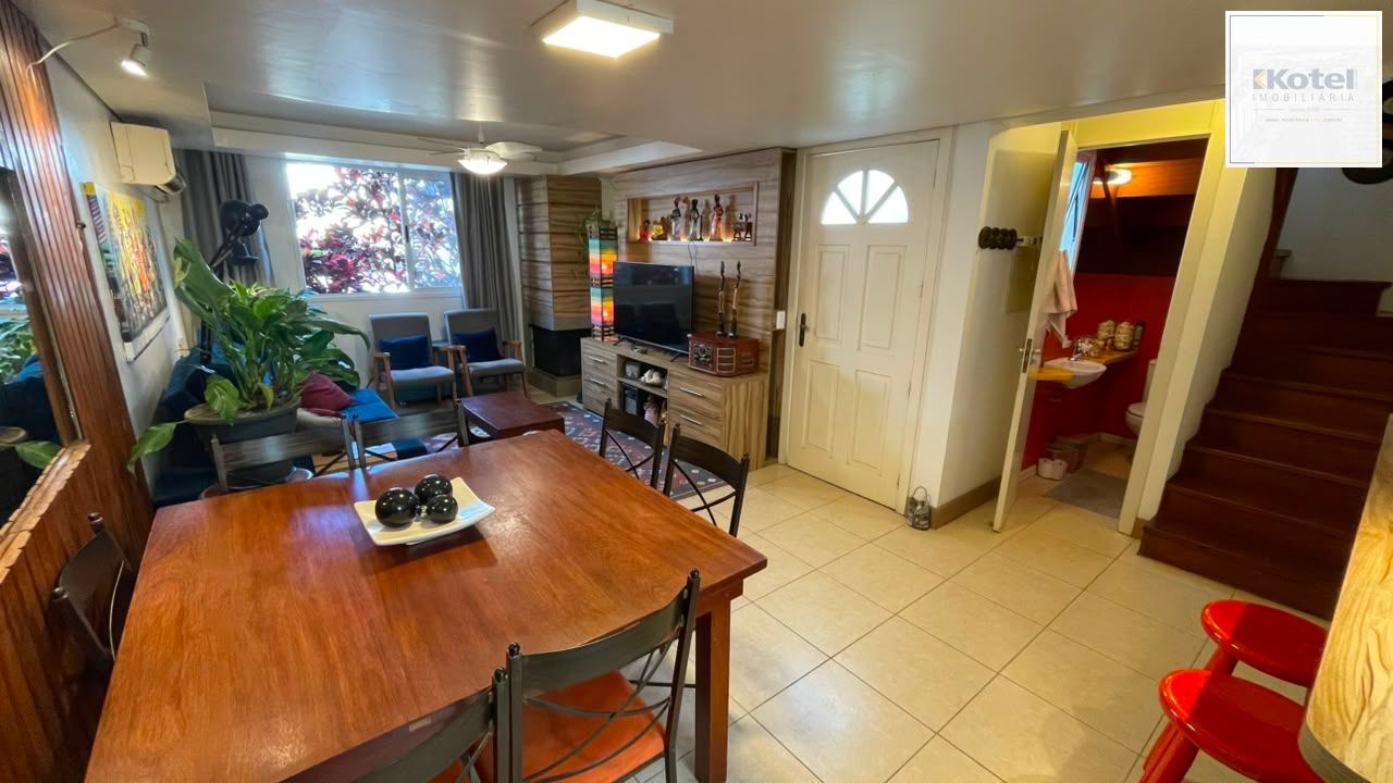Casa 4 dorms com energia solar em condomínio