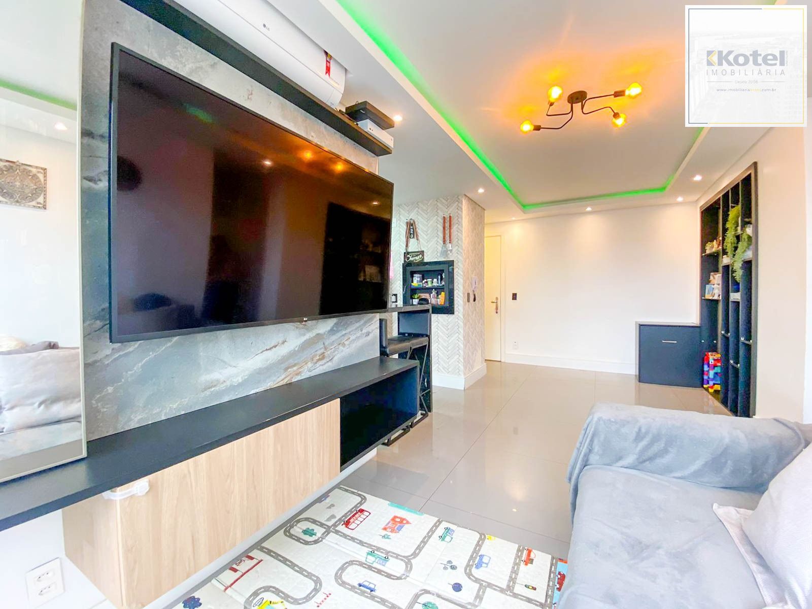 Apartamento semimobiliado, andar alto, com vista perene – Jardim Lindóia