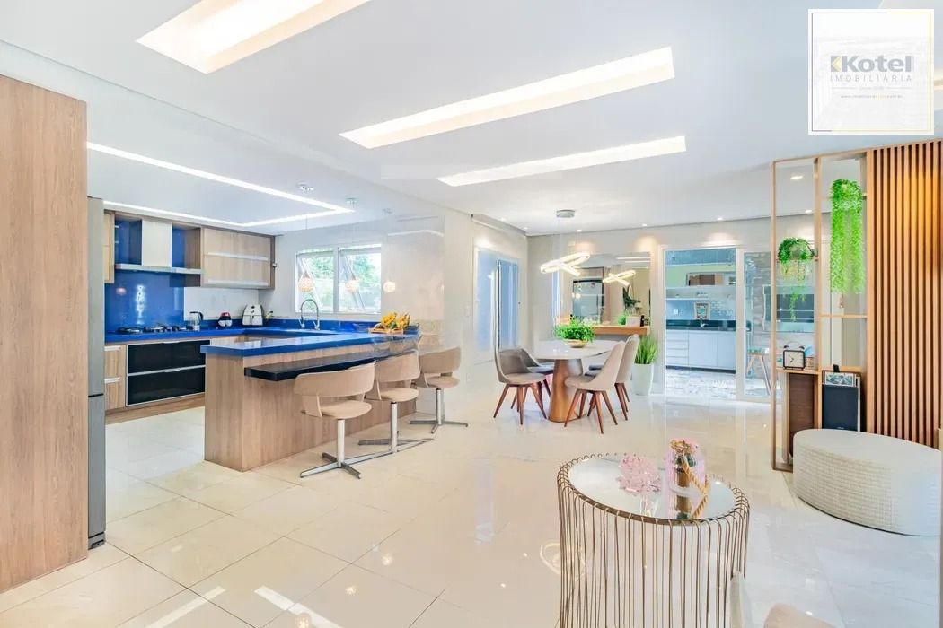 Casa térrea com 3 dormitórios, suíte e 2 vagas.