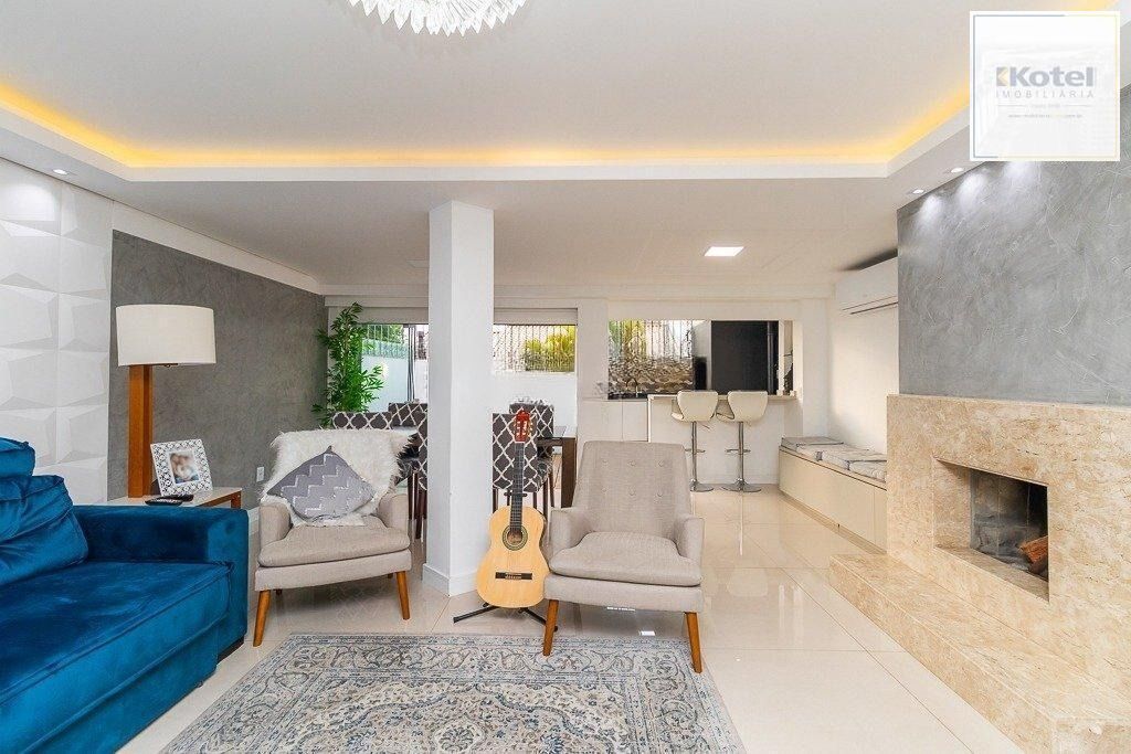 Casa em condomínio com 4 quartos, 2 suítes e 2 vagas à - Jardim Sabara
