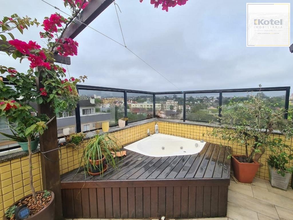 Cobertura com 3 dormitórios, terraço e 4 vagas