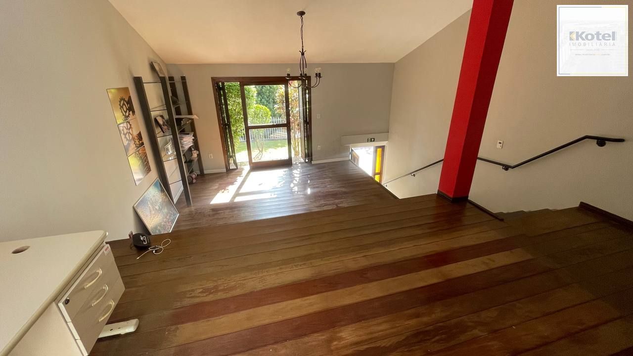 Casa com 4 dormitórios suite, e amplo patio - Jardim Planalto em frente a praça