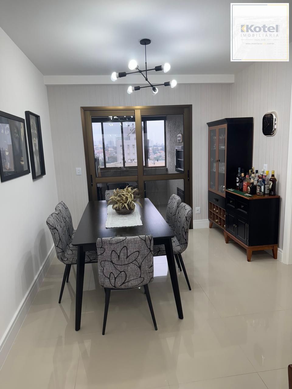 Semi-mobiliado, 3 dormitórios, 2 vagas lado a lado - Jardim Planalto