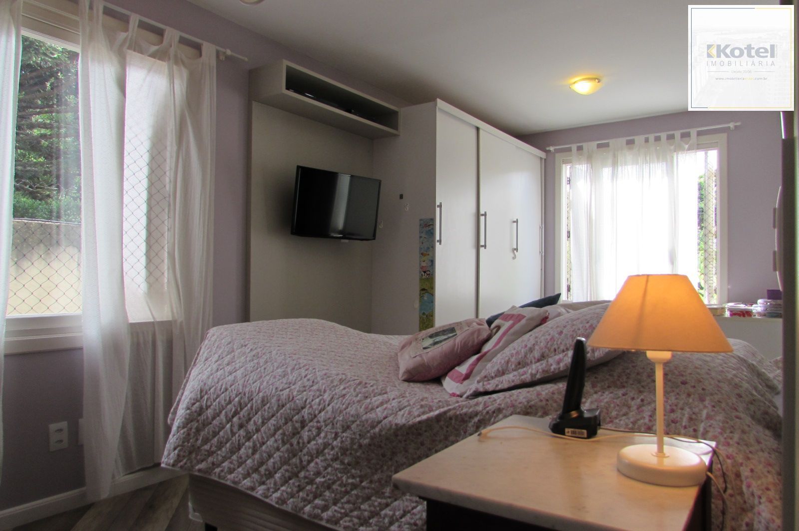 Casa em condomínio com 3 dormitórios, suíte e 2 vagas