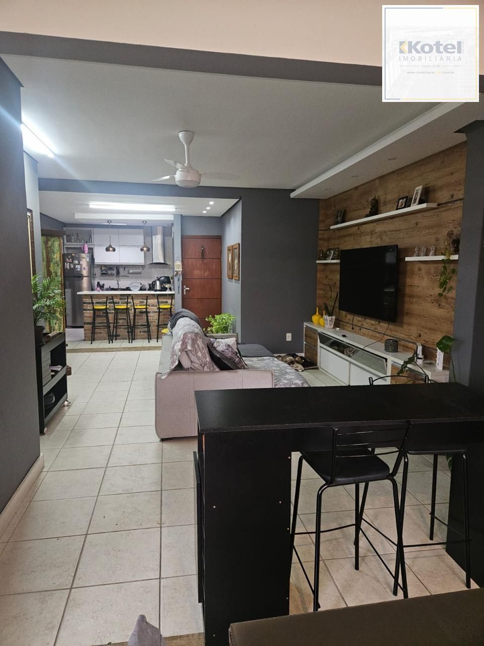 Amplo apartamento 2 dormitórios, suíte com closet, Avenida Brasil - Navegantes