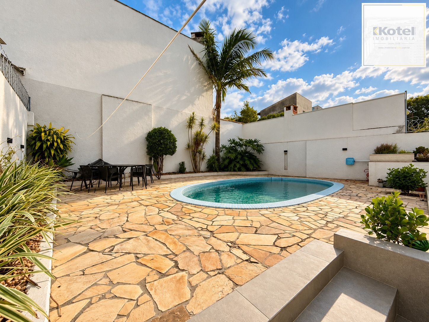 Casa ampla com 4 dormitórios, suíte e área de lazer- Passo da Areia