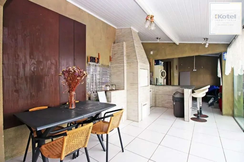 Sobrado com suíte, piscina e espaço gourmet no Jardim Sabará