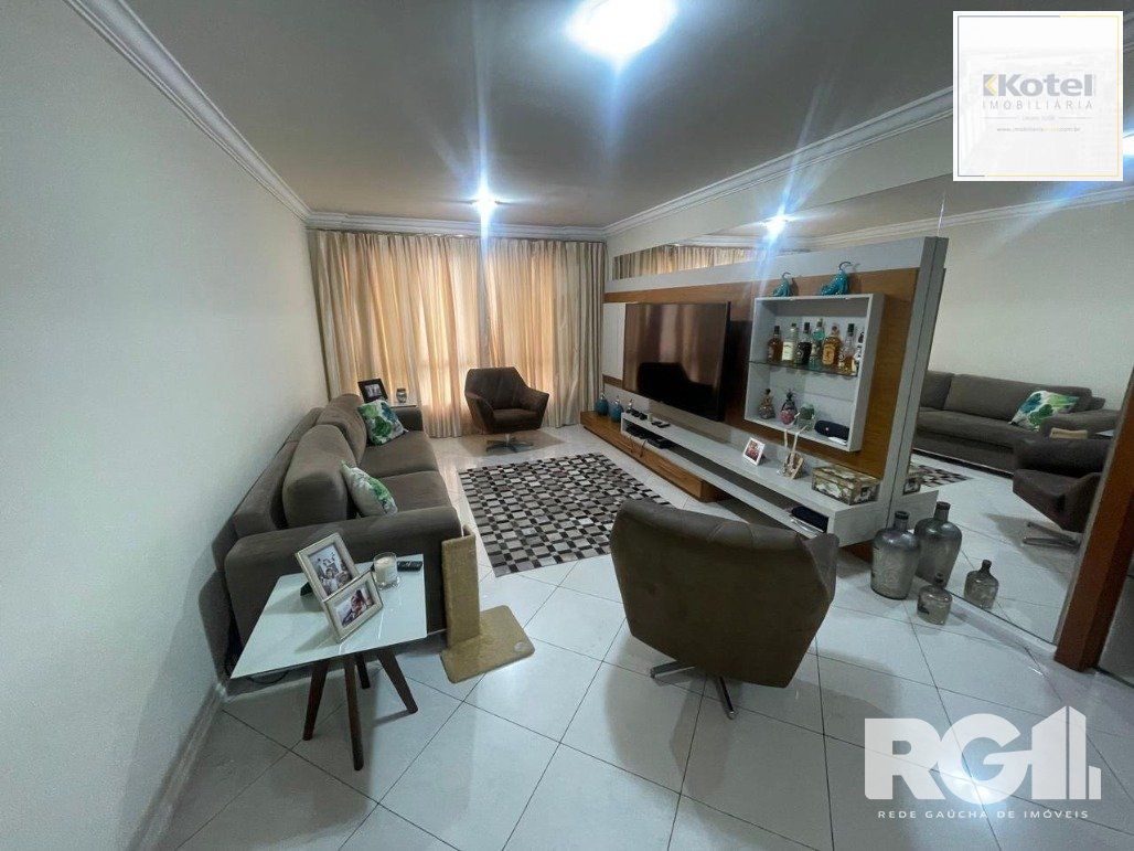 Apartamento com 3 dormitórios, 1 suíte, lavabo, 2 vagas cobertas, semimobiliado, churrasqueira e lareira.