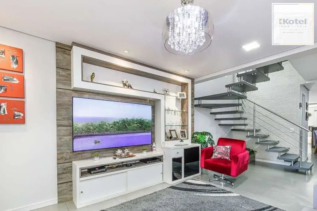 Sobrado com 3 Dormitórios, Suíte e Terraço Panorâmico - Jardim Planalto