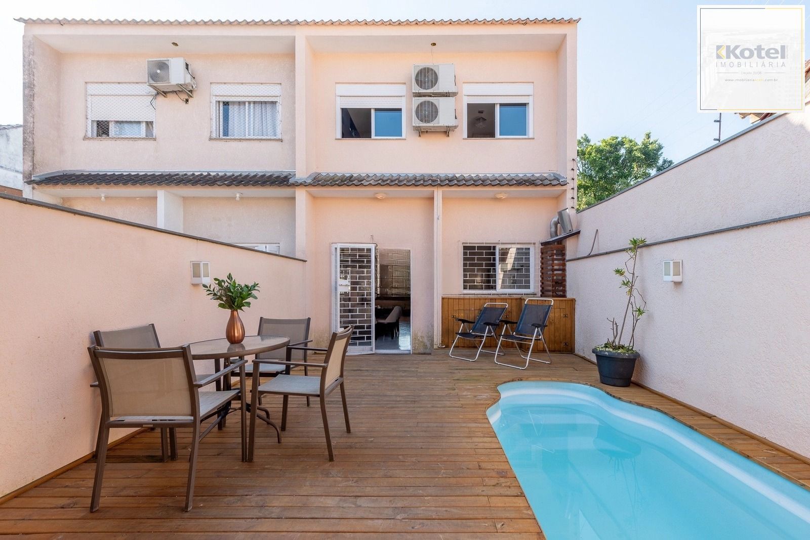 Sobrado moderno com 3 dor, suíte, piscina e espaço gourmet no Jardim Itu