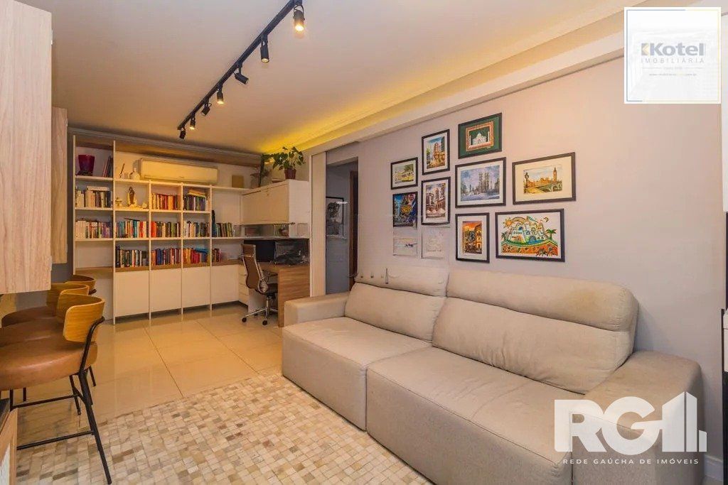 Apartamento com 94m², 3 quartos, 1 suíte, 2 vagas, no bairro Cristo Redentor em Porto Alegre..