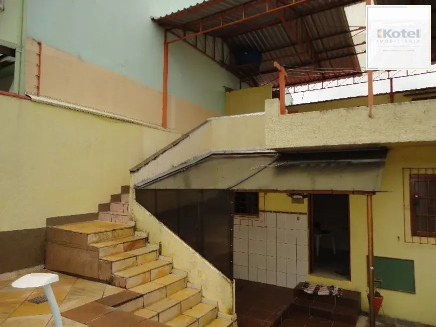 Casa com três dormitórios, suíte, piscina e 3 vagas. — foto 5