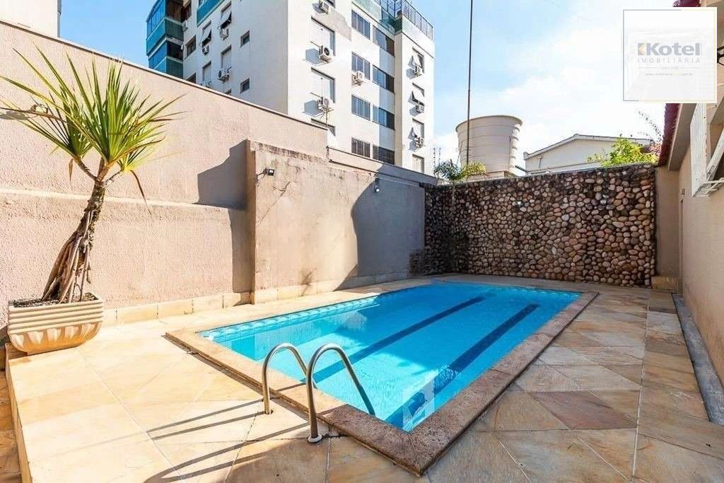 Belíssima casa com piscina, 5 dormitórios e 5 vagas no Jardim Lindóia